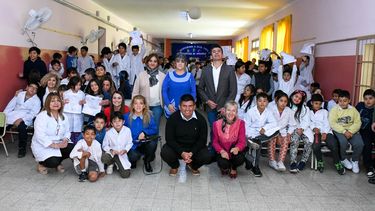 En un emotivo y colorido acto que se llevó a cabo esta mañana, se hizo entrega de los guardapolvos.