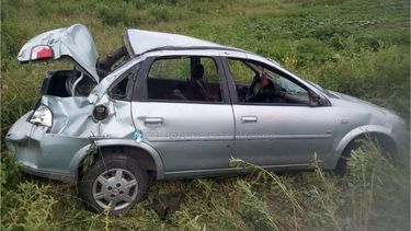 Un auto volcó en la ruta 9, en Paclín