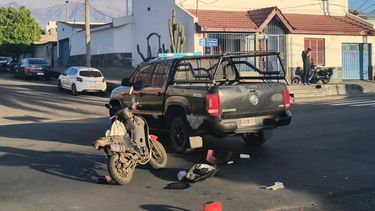 una motociclista resulto herida en un accidente vial