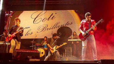 Coti enamoró al público en la séptima luna