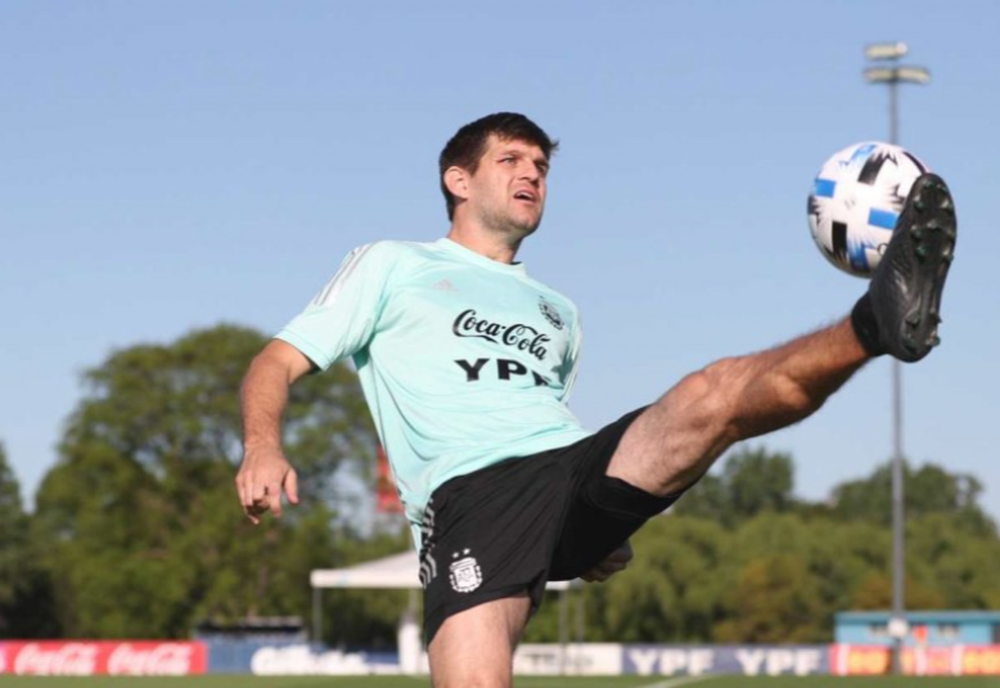 El defensor Walter Kannemann se quedará en Gremio.