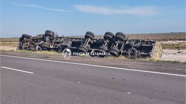 volco un camion en la ruta nacional 60