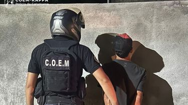 amenazo a una mujer con un cuchillo en la capital y fue aprehendido