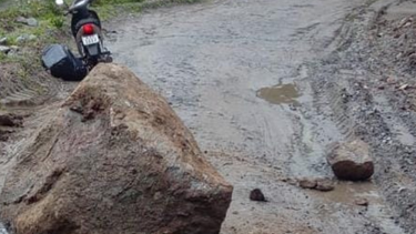 derrumbe en la cuesta el clavillo y piden circular con precaucion