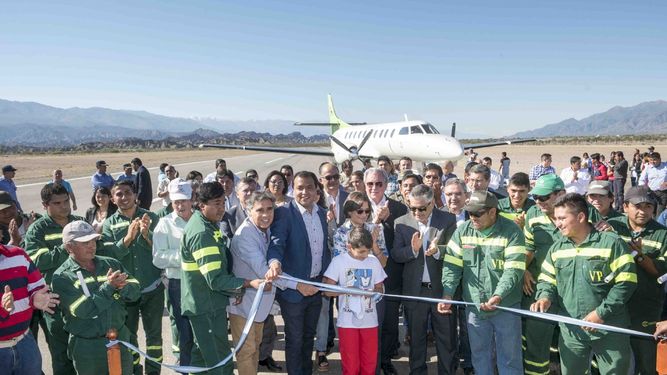 Corpacci inauguró la pista de aterrizaje en Santa María