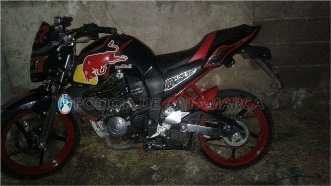 Dejaron una motocicleta robada en una vivienda