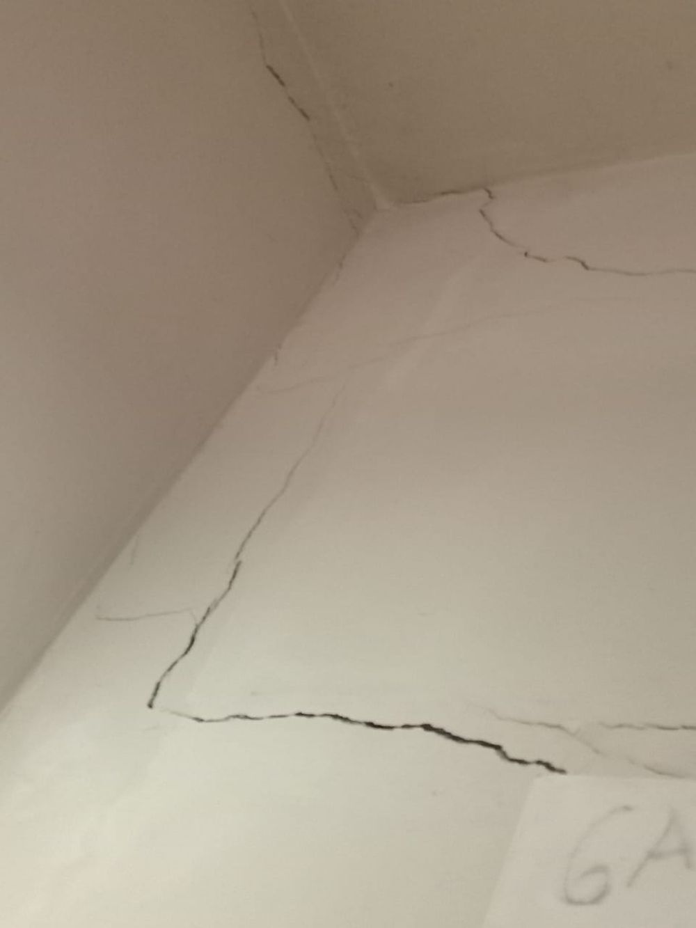 grieta en vivienda del 50 vv norte 15.jpg