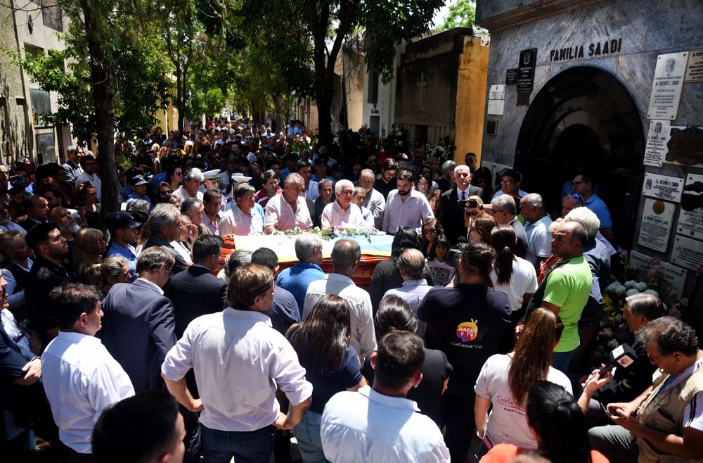 Acompañamiento. Gran cantidad de militantes y dirigentes de los 80-90 despidieron al exgobernador.&nbsp;