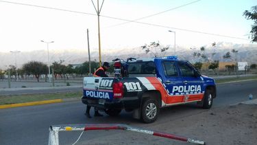Joven motociclista murió al chocar contra una valla en el Predio Ferial