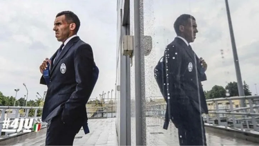 Carlos Tevez está a un paso de ponerse, por primera vez, el buzo de DT en Rosario Central.&nbsp;