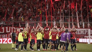 Independiente goleó a Vélez y volvió a ser líder