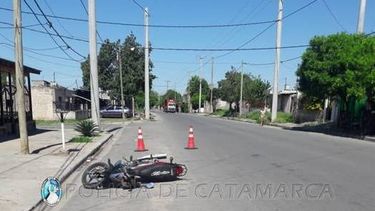Una joven motociclista derrapó y resultó herida