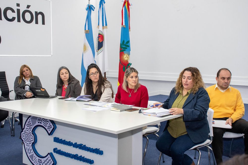 Educación analizó con la Intersindical Docente y los gremios SUTECA y UDA una serie de propuestas que se están trabajando en materia pedagógica 2.jpg