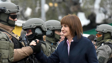 bullrich se encontro con anibal fernandez y dijo que la transicion sera totalmente ordenada