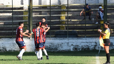 San Lorenzo celebra uno de sus goles