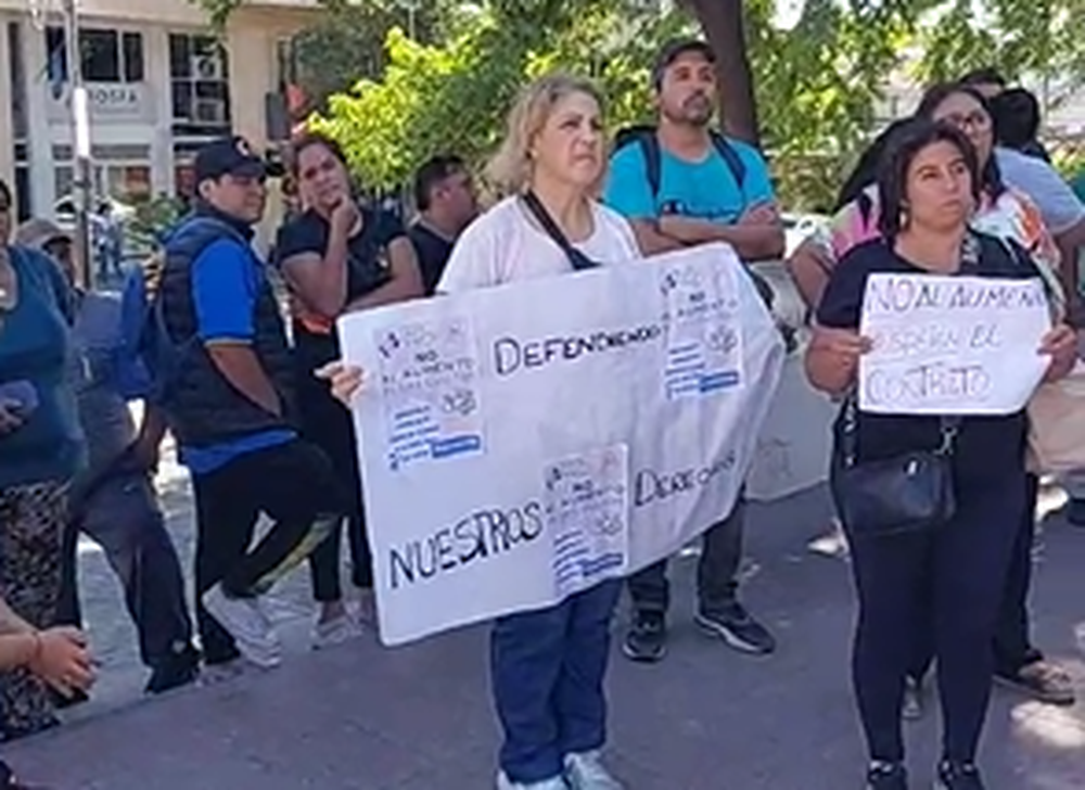 Vecinos. Reclamo por el reajuste de las cuotas.&nbsp;