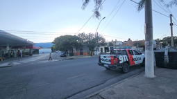 Brutal ataque en plena calle: lo apuñalaron y lo golpearon con un caño metálico Brutal ataque en plena calle: lo apuñalaron y lo golpearon con un caño metálico