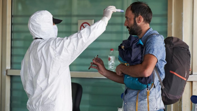 Aumentan los casos de coronavirus en el país y comienzan algunas medidas, como el pase sanitario.