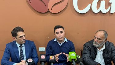 Auce. Busca revertir su suspensión y denunciar persecución política.