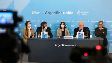 Presentan kit para testeos masivos por saliva hecho por científicos argentinos