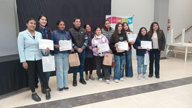 Se realizó la entrega de certificados a los ganadores del concurso Historias de mi Tierra 2025