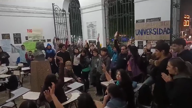 tras la ratificacion al veto de milei, estudiantes universitarios tomaron la unca