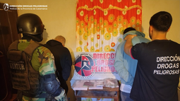 Policías detuvieron a dos personas y secuestraron drogas