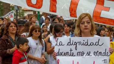 el 80% de los docentes de la argentina se encuentra debajo de la linea de pobreza