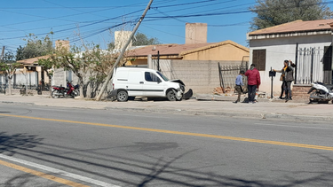 camioneta se estrello contra una vivienda
