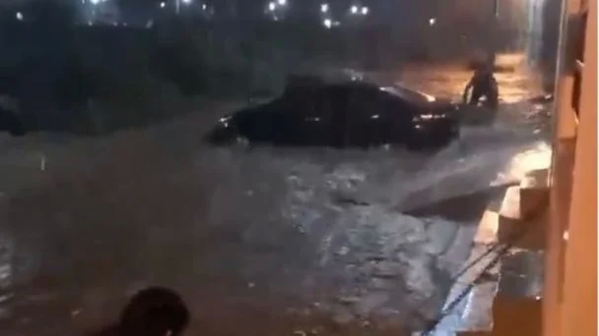 Impresionante temporal arrastró autos y ocasionó destrozos en Jujuy
