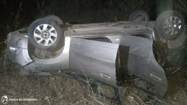 un automovil sufrio un vuelco en ancasti