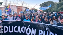 Multitudinaria. La movilización de ayer contó con el apoyo de múltiples sectores contra el ajuste a las universidades. Multitudinaria. La movilización de ayer contó con el apoyo de múltiples sectores contra el ajuste a las universidades.