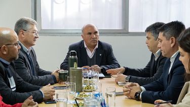 Rosales Matienzo se reunió con los senadores por los decretos