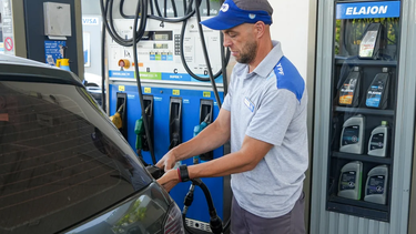 las petroleras aumentaron un 7,5% la nafta y el gasoil