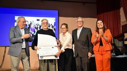 Distinguieron a más de 140 personas por  su aporte al conocimiento