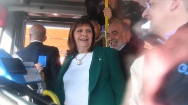 Patricia Bullrich quiso mostrar que los colectivos circulan, pero no tenía saldo en la SUBE