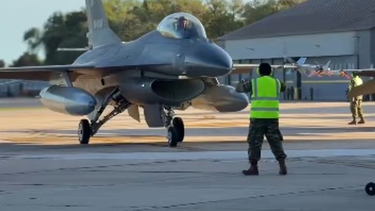 seis f-16 llegaron a rio cuarto: segundo lote de la compra a dinamarca completado