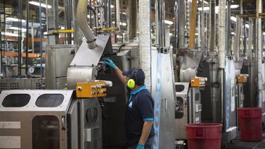 La economía registró una caída histórica de 26,4%