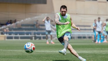 Entrena y espera. El seleccionado argentino prepara con seriedad su encuentro frente a Cabo Verde.