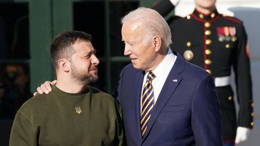 Juntos. Zelenski y Biden empiezan con las conversaciones.