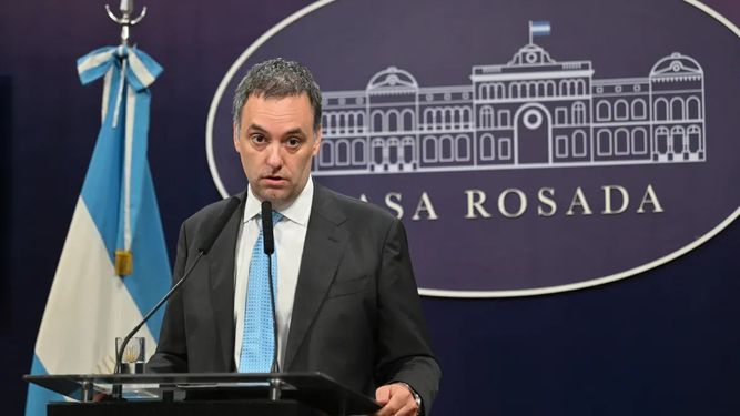 Anuncio. Manuel Adorni postuló como un hito de la gestión libertaria la prohibición del leguaje inclusivo.
