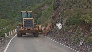 Equipos de Vialidad Provincial trabajaron para despejar la ruta.