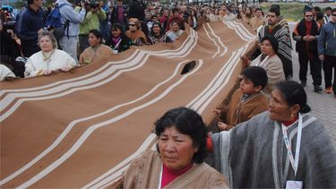 una belicha diseno el poncho mas grande del mundo