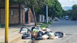 Vecinos reclaman la reposición de un contenedor en barrio El Jumeal Vecinos reclaman la reposición de un contenedor en barrio El Jumeal