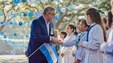 Se realizó el desfile con la presencia de miles de niños y niñas de escuelas, clubes, organizaciones sociales, entre otras.