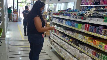 Compras. La gente comenzó a recorrer y buscar precios a un mes del inicio del ciclo lectivo