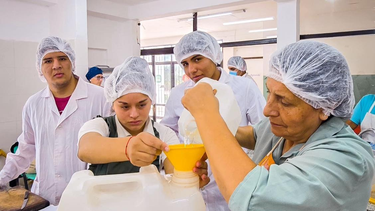 inicia el curso de elaboracion de licor de membrillo en andalgala