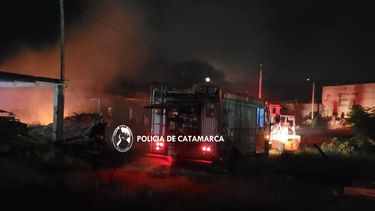 se incendio una maderera en valle viejo