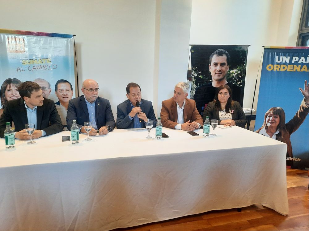 Conferencia. Los candidatos de Juntos por el cambio presentaron el proyecto en la legislatura.
