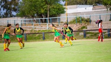 Milagros Romero festeja un gol de MORO.